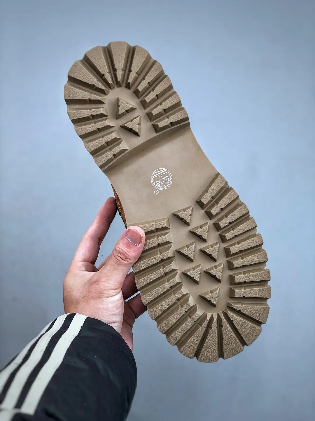 Local 💰640 supports store opening new goods 🚀 #Timberland Timberland/Timberland new autumn and winter products essential outdoor leisure rhubarb boots series for autumn and winter #Guangdong Dachang quality original box original packaging fashion trend matching fabrics made of Italian 🇮🇹 top matte fine-grained cowhide lightweight outsole with anti-odor and anti-corrosion genuine leather latex insoles from outsole to hardware are made from OEM raw materials Same as the original Goodyear's never-opening glue process. Good products don't kill pigs. The quality of the first order is strictly controlled. Exclusively released on the entire network. The quality is beyond doubt. The full set of official website unified packaging gives you a perfect wearing experience. The quality is exquisite and durable. A must-have for sportsmen. Specializes in not looking handsome. High-quality feet feel first-class. This winter, it is specially used for outdoor cold protection. Daily casual matching. Size: 38-44 (leather shoe size)